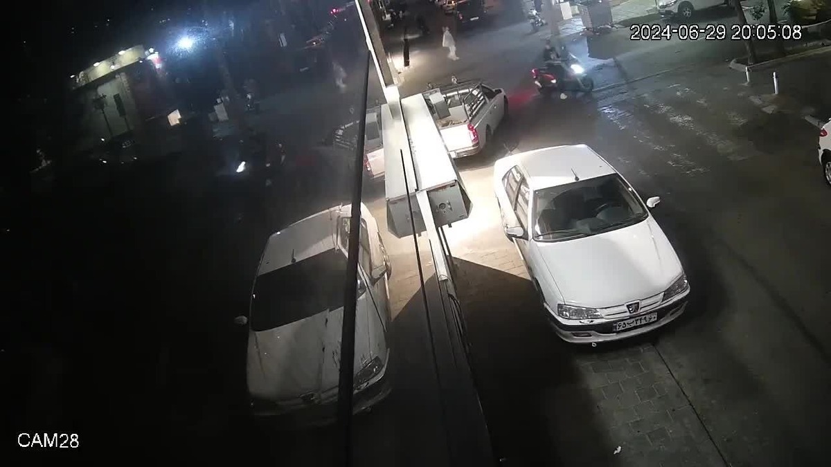 ویدئو | لحظه عجیب سرقت گردنبند یک زن در خیابان‌های تهران