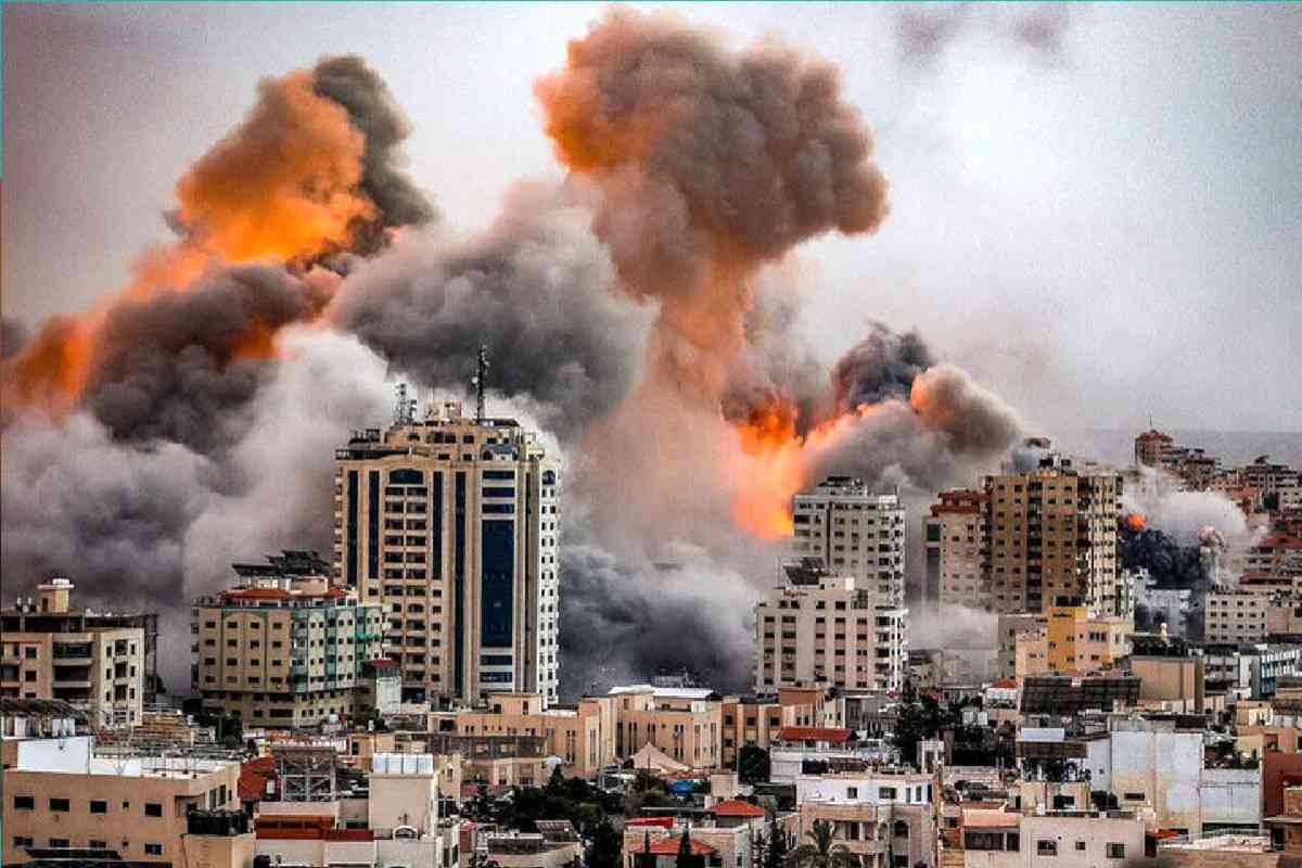 ویدئوی تکان‌دهنده از لحظۀ بمباران اسرائیل در المواصی خان‌یونس