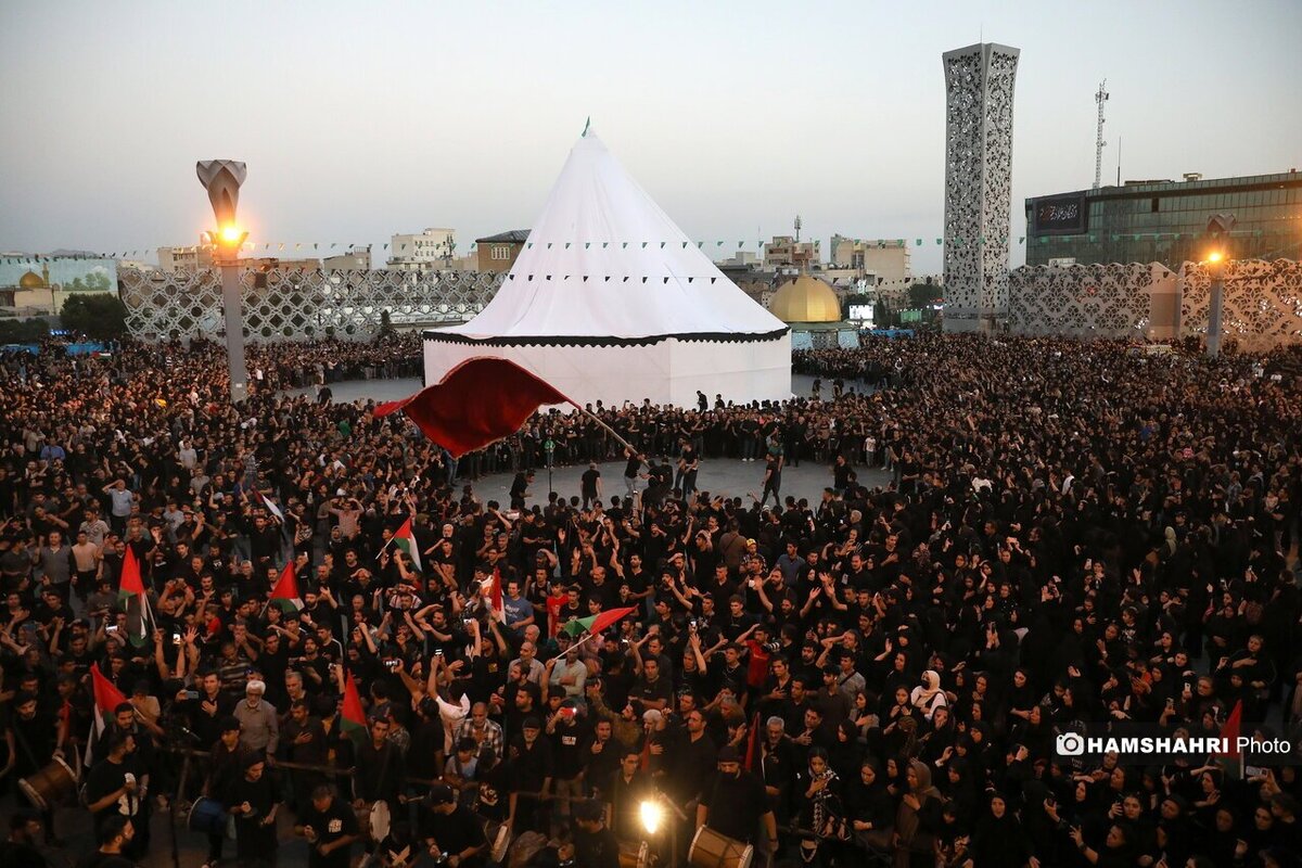 (تصاویر) مراسم خیمه سوزان عصر عاشورا در میدان امام حسین (ع)
