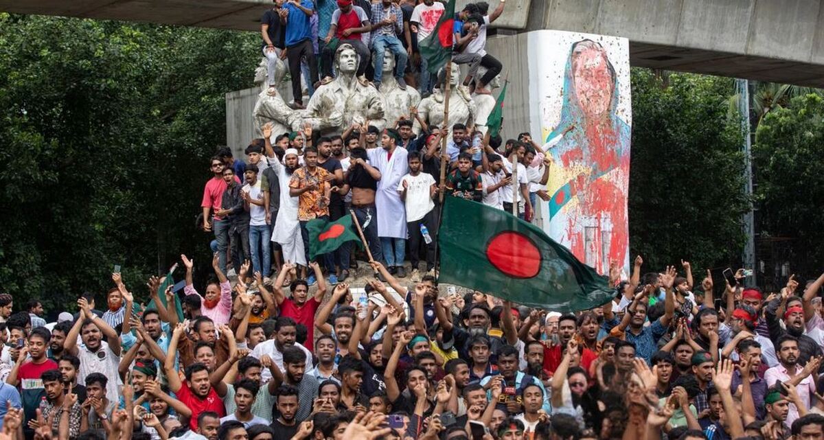 معترضان در بنگلادش کاخ نخست وزیری را اشغال کردند؛ شیخ حسینه استعفا کرد و از کشور گریخت