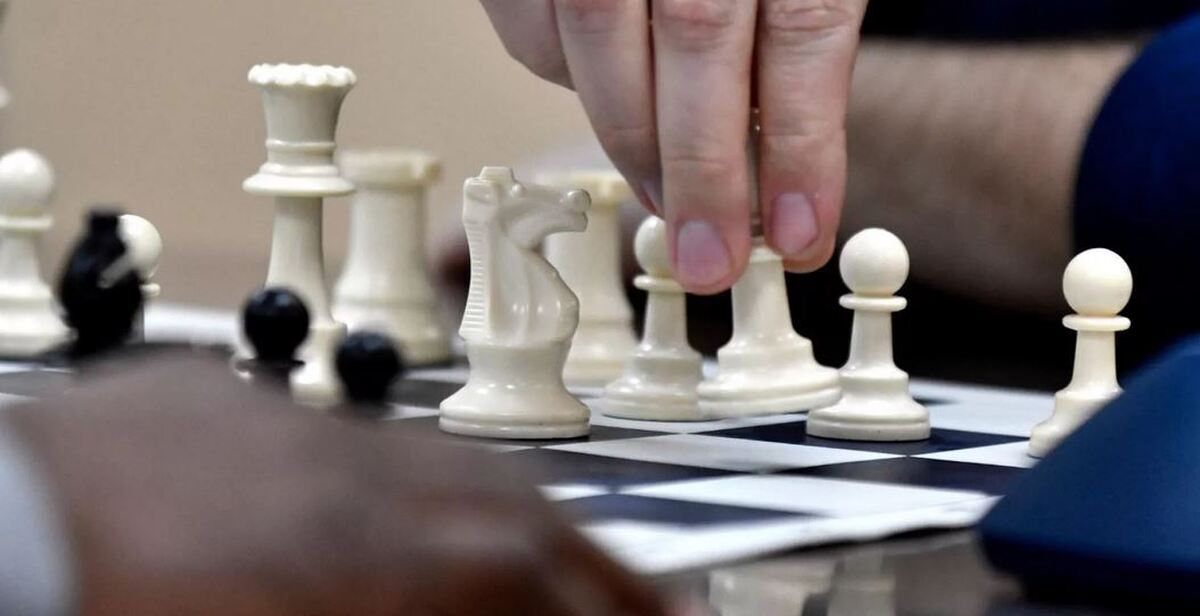 پسر ۱۵ ساله مهاجر که نزدیک بود اخراج شود، استاد بزرگ شطرنج بریتانیا شد | شریاس رویال کیست؟