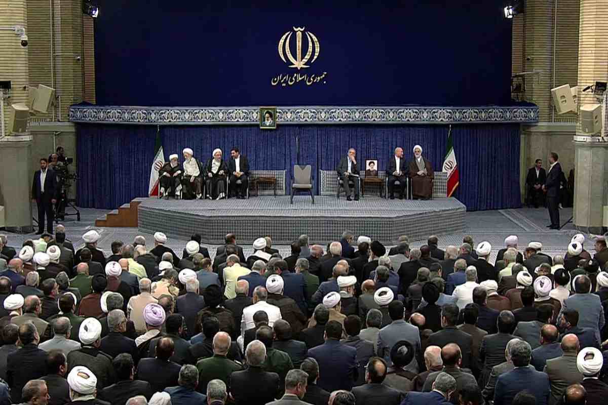 هم‌نشینی جالب سید حسن خمینی، علی لاریجانی، ناطق نوری و زاکانی در بیت رهبری