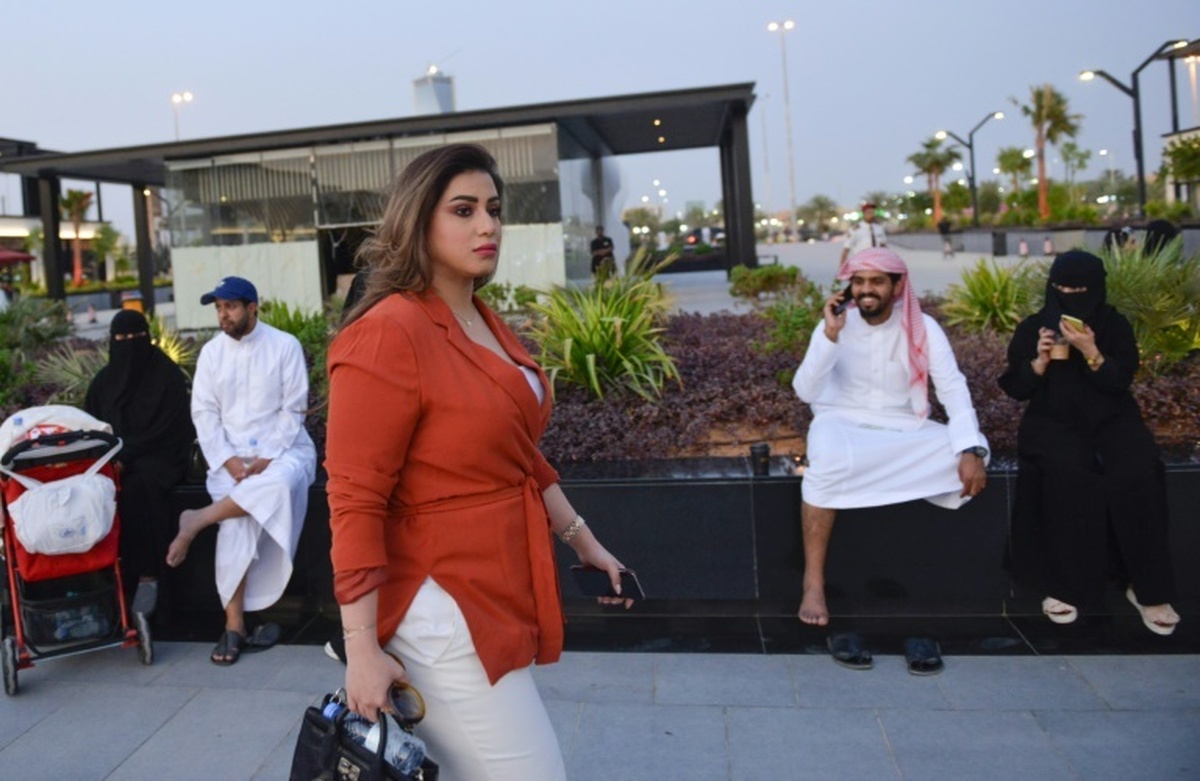 محمد بن سلمان قانون حجاب اجباری عربستان را ملغی کرد