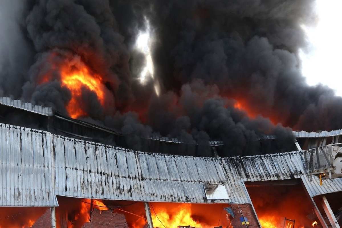 ویدئو| آتش‌سوزی بزرگ انبار شیمیایی در جاده قدیم کرج