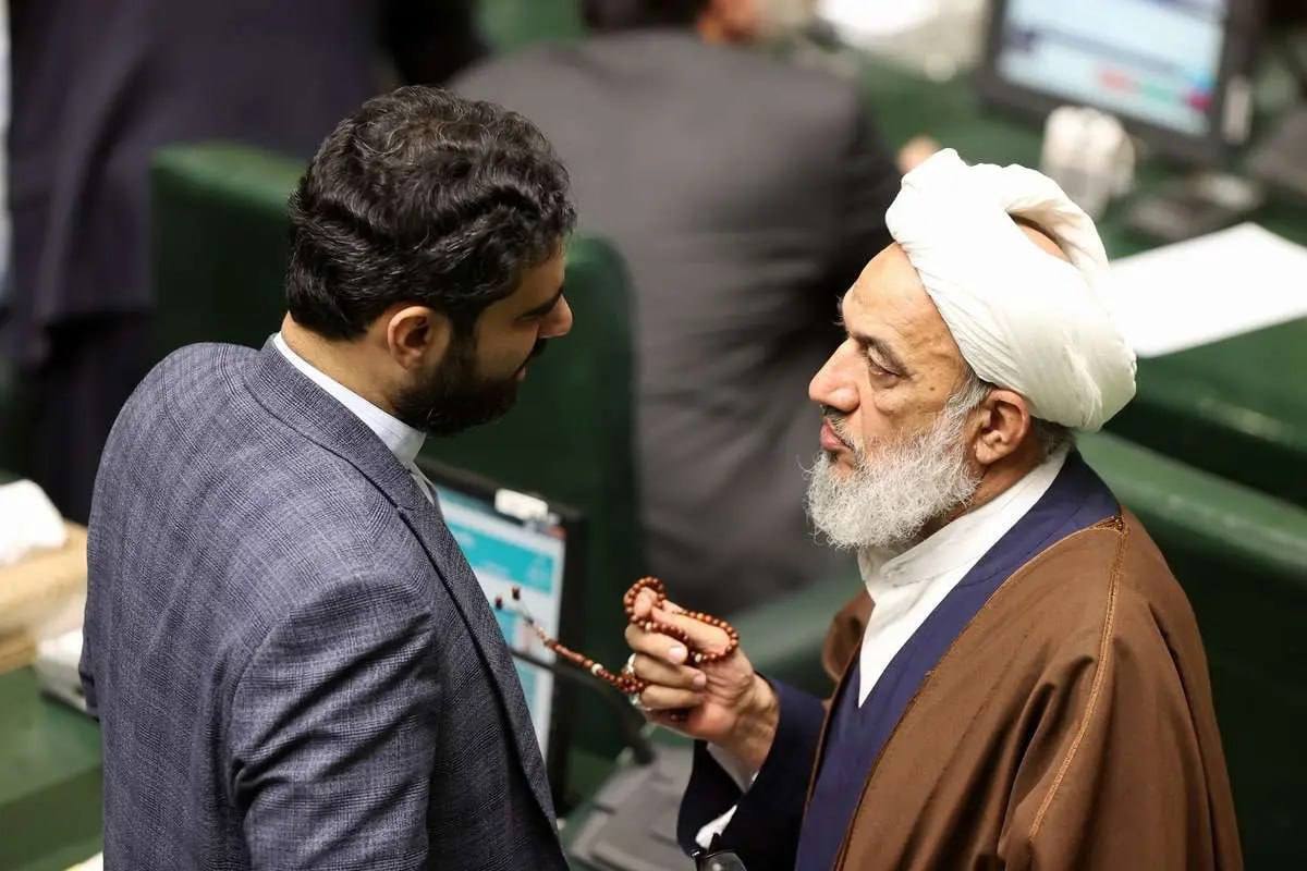 هشدار عضو جبهه پایداری به پزشکیان: باید قانون حجاب را اجرا کنی وگرنه...