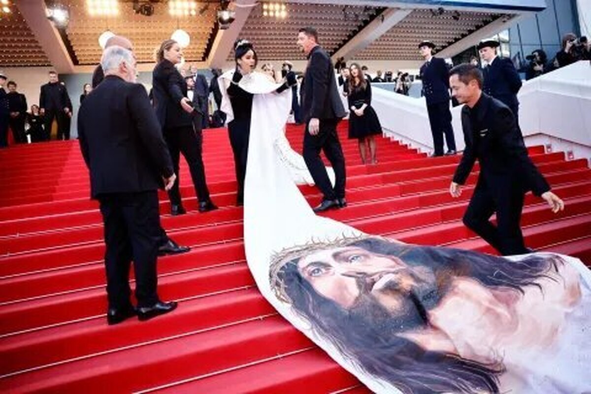 پوشیدن لباسهای برهنه در جشنواره کن ممنوع شد