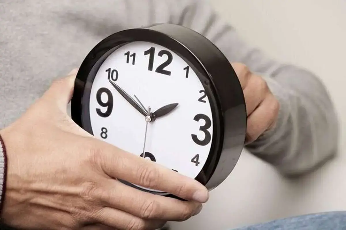 چرا بهجای ساعت، مردم را جابهجا میکنید؟