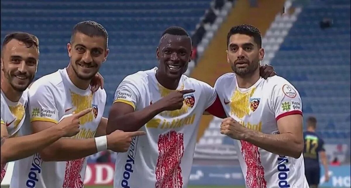 بمب بزرگ استقلال؛ بازگشت دو لژیونر سرشناس به استقلال!