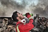 عکس خبرساز از یک آتش‌نشان در حمله اسرائیل به تهران