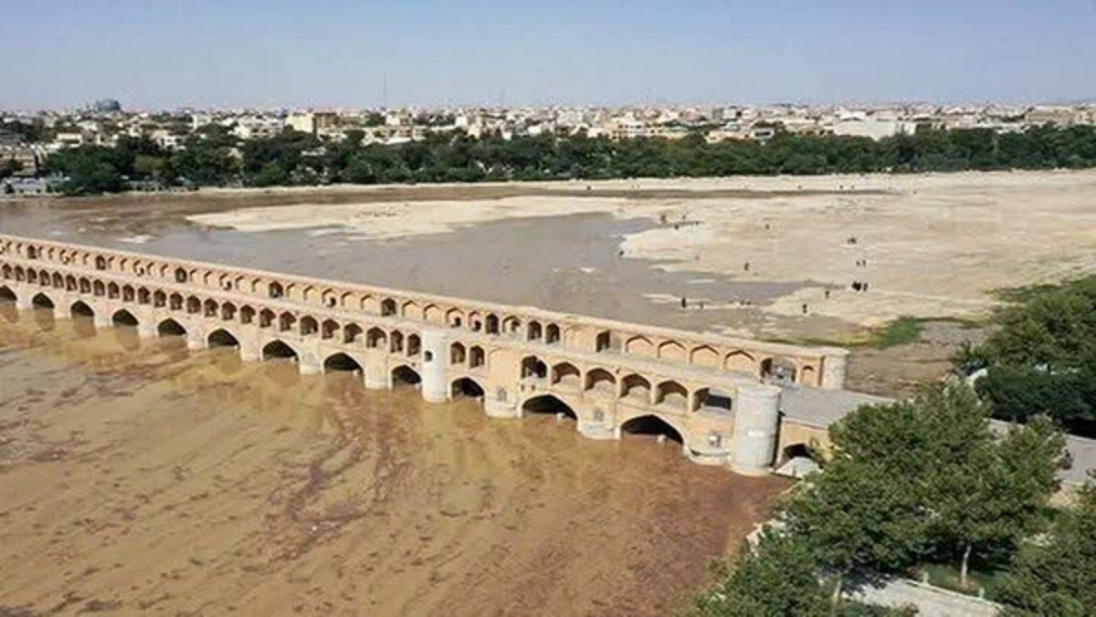 آب رودخانه زاینده‌رود به اصفهان رسید