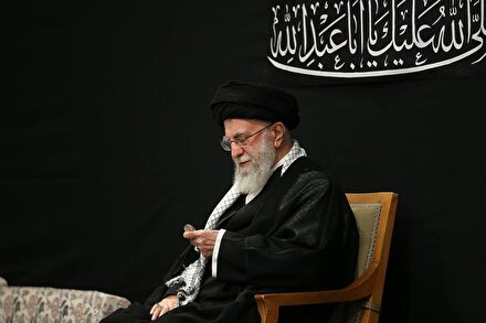 تصاویر | رهبر انقلاب در مراسم عزاداری شب عاشورای