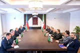 روزنامه اصولگرا: برخاستن پزشکیان هنگام ورود علی‌اف ادب بی‌موقع بود!