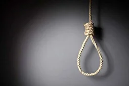 قاتل ۴ زن در ملأعام به دار آویخته شد