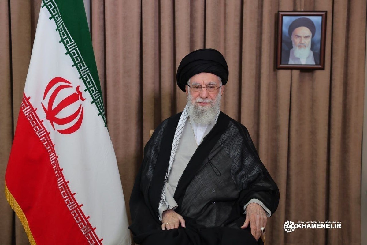 رهبر انقلاب: رژیم صهیونی زیر ضربات جمهوری اسلامی تقریباً از پا درآمد و لِه شد