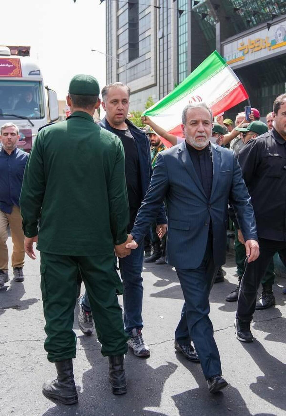 تصویر دیدنی از عراقچی در مراسم امروزِ تهران