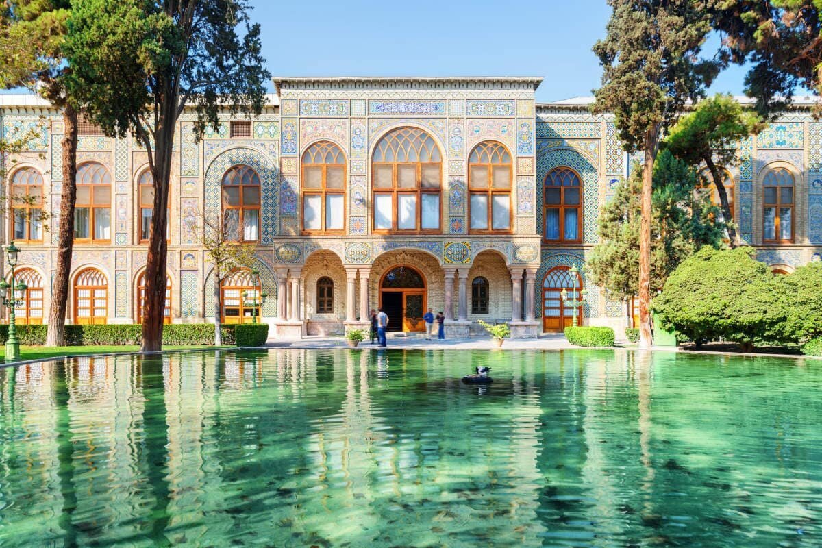 چرا ماجرای تعطیلی کاخ گلستان جنجالی شد؟