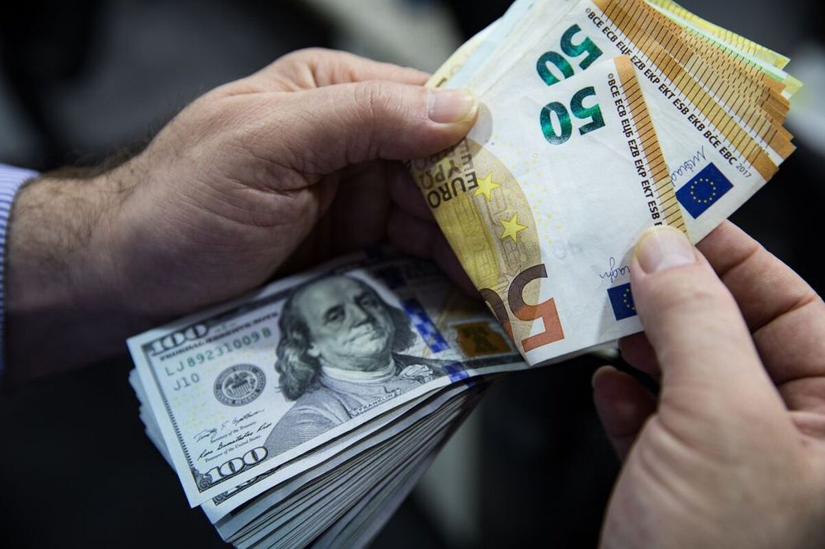 قیمت دلار و یورو امروز سهشنبه 11 شهریور در میدان فردوسی و منوچهری
